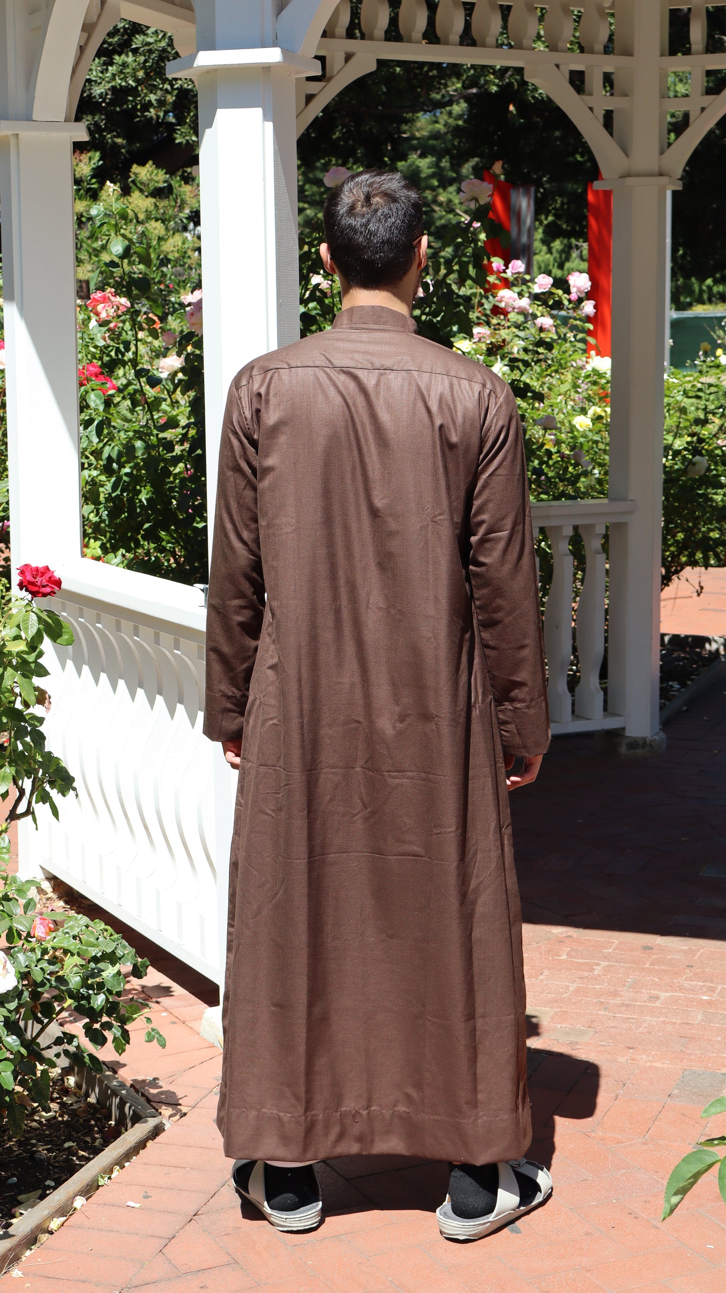 Premium Brown Thobe for Men – Emirati-Style Jubba with Mandarin Collar | Ideal for Eid, Jumu’ah, Nikah, Events & Islamic Wear
