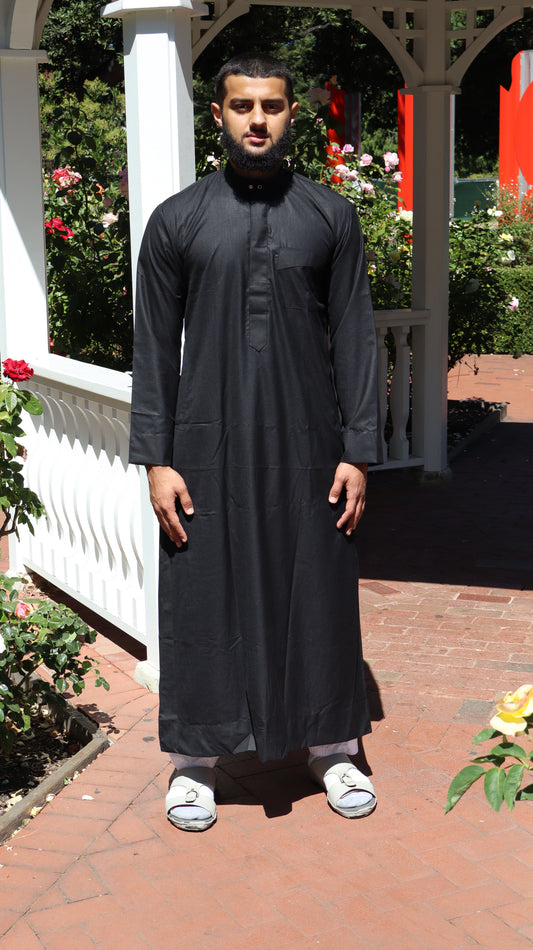 Luxury Black Thobe for Men – Emirati-Style Jubba with Mandarin Collar | Perfect for Eid, Jumu’ah, Nikah & Formal Islamic Wear